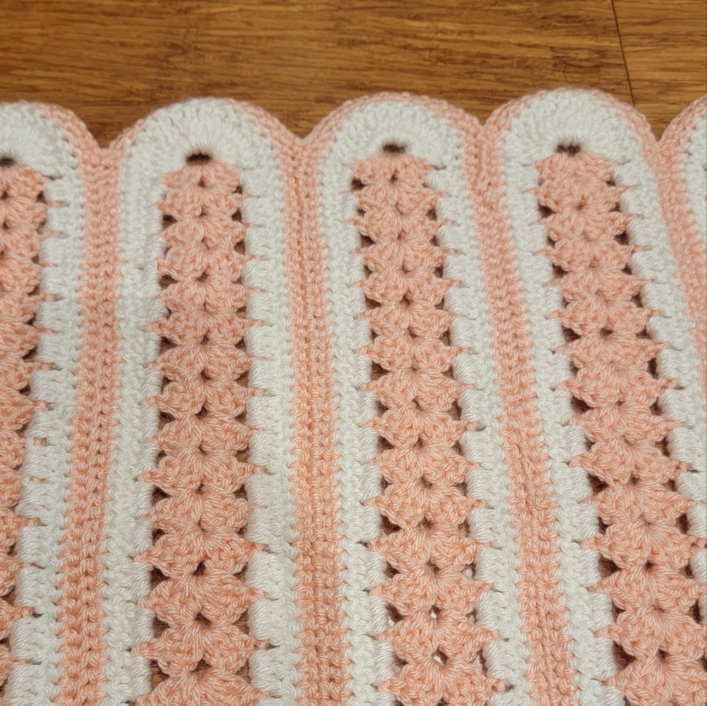 Hand Crochet Vintage Baby Blanket Throw,Salmon & White Color Scalloped Edge - Picture 8 of 13